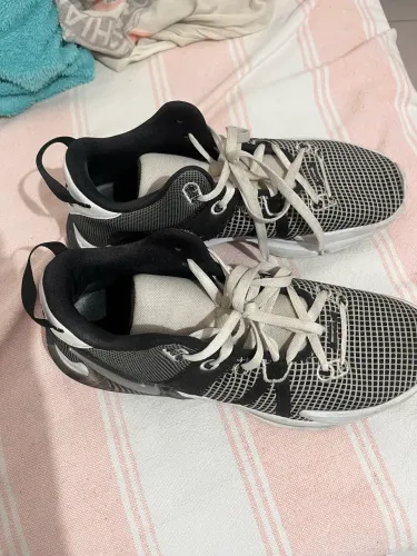 LeBron witness 7 tamanho 44