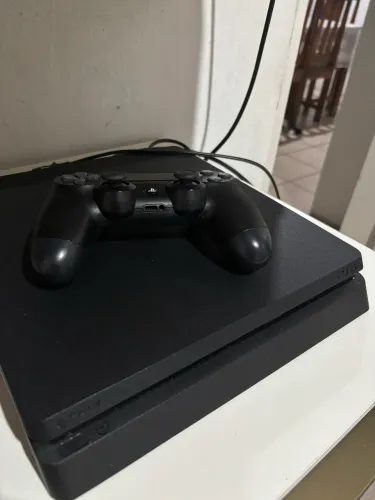 Vende-se PS4 SLIM 1TB