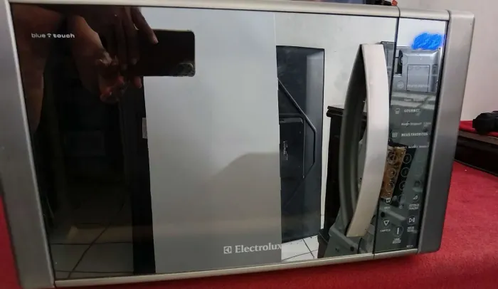 Micro-ondas 30 litros Electrolux espelhado