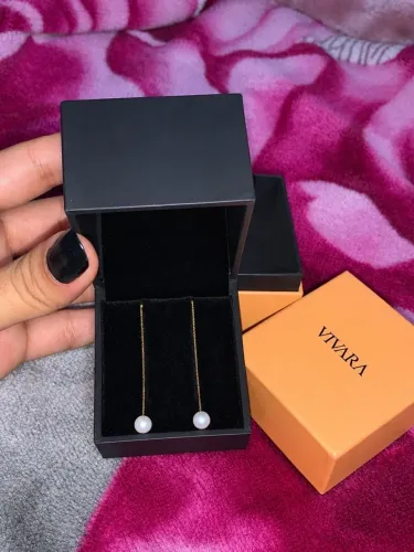 Brinco Linear em Ouro Amarelo 18K com Pérolas da marca Vivara (obs: usado apenas 1 vez)