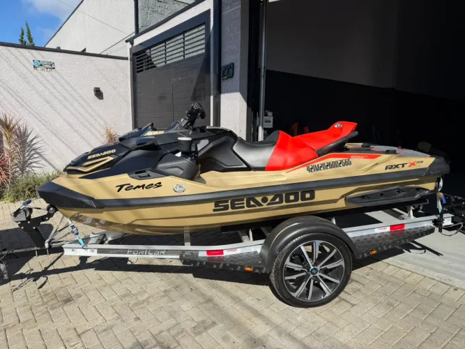 Jet ski