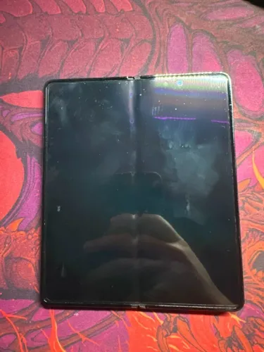 Tela externa do Galaxy Fold 4 Com todos os flex do aparelho.
