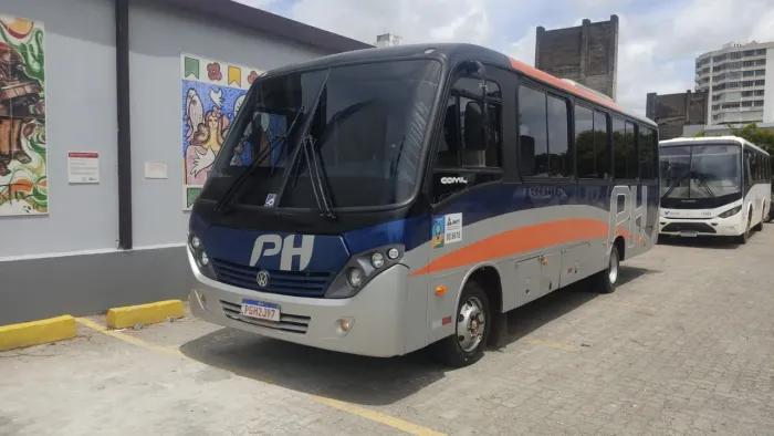 Micro ônibus Comil pia