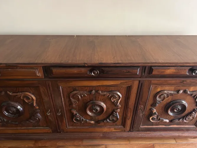 Buffet de madeira