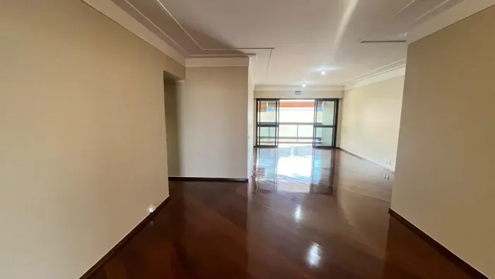 Apartamento 04 Dormitórios sendo 01 Suíte - Frente Shopp. Sta Úrsula - Centro