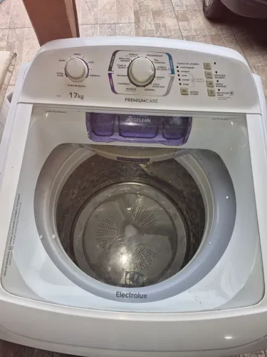 Vendo maquina de lava 17 kilos valor 950 reais