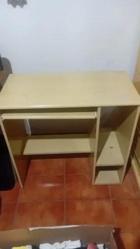 Vendo Escrivaninha cor marfim