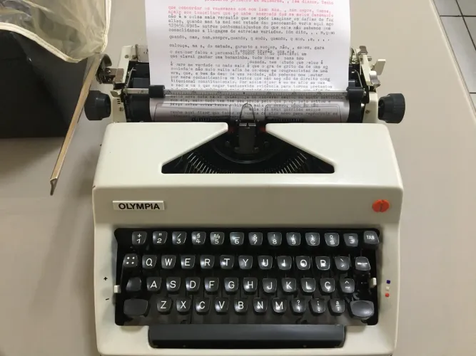 Máquina de escrever Olympia SM9