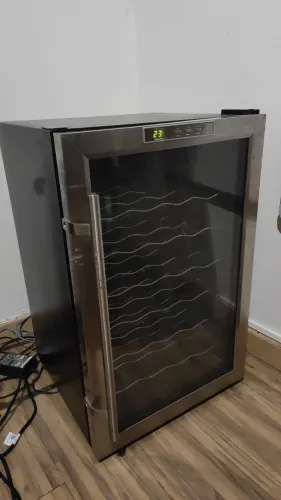 Adega climatizada promoção 24 garrafas