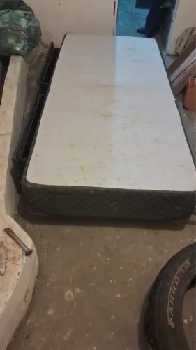 Cama box de solteiro com colchão