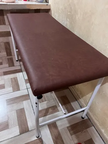 Maca de estética bem conservada e confortável ela desmontável