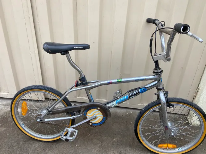 Bicicleta PISTON BULLY toda original