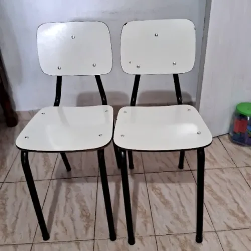 Cadeiras Infantis de Ferro 25$ Cada