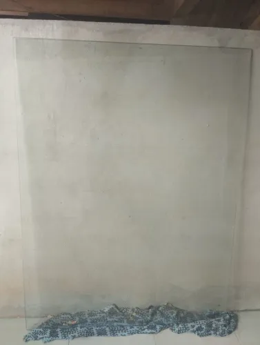 Vidro sem detalhes era de uma vitrine 1.50 por 2 m
