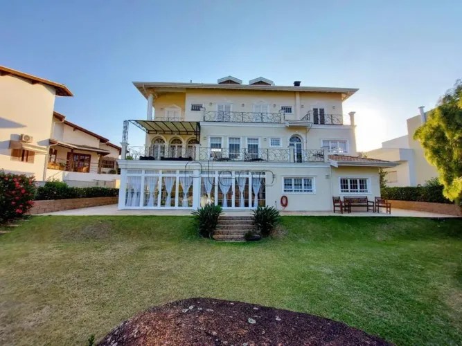 Casa à Venda no Condomínio Residencial Moinho de Vento em Valinhos, no bairro Pinheiro.