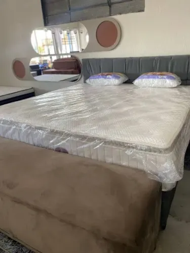 Cama king size - SEMI NOVA