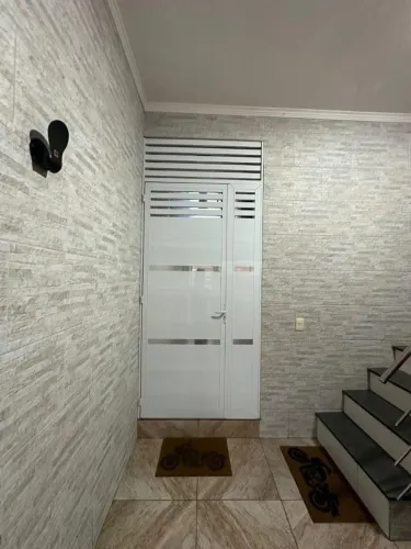 Casa com 2 Quarto(s) e 2 banheiro(s) para Alugar, 100 m² por R$ 1870 / Mês