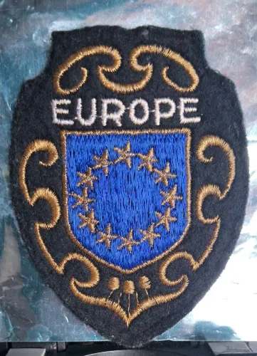 2 PATCHS - emblemas bordados medindo: (8x6cm).