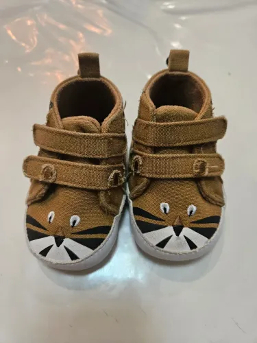 Sapatinho /tênis infantil