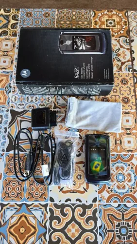 Motorola V8 Usado Conservado na Caixa para Colecionadores Operadora Claro