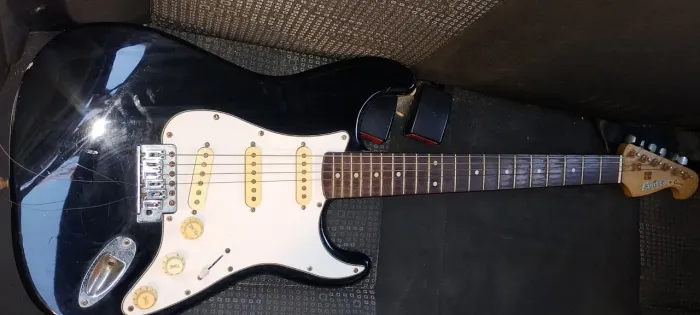 _Guitarra Eagle Cruizer Stratocaster Preta_