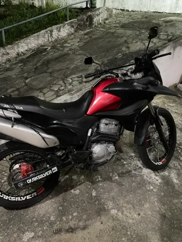 Moto sem nada para fazer! Vendo ou troco!