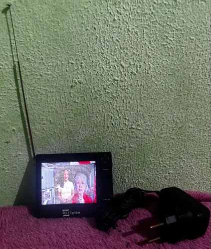 TV Portátil Tele System Digital - Perfeita para levar para qualquer lugar!