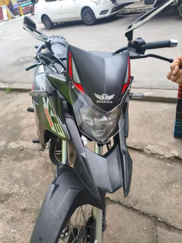 Vende se ou troca moto menor valor passo cartão de crédito 
