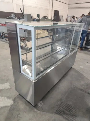 Mostruário refrigerado profissional em inox, frente 1,80 m, uso comercial