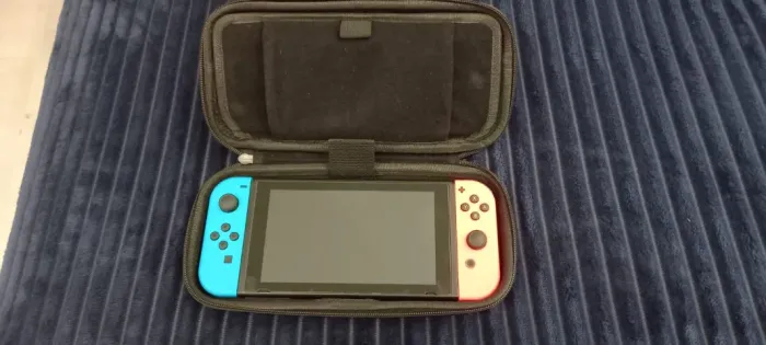 Nintendo Switch 1 V2 com case