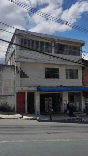 Vendo predio no Vale dos Lagos, recém reformado 