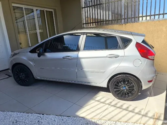 Ford Fiesta SEL 1.6 16V Flex Mec. 5P 2017