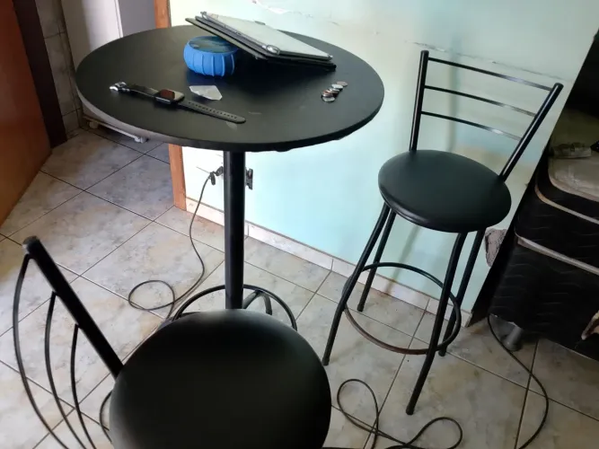 Banquetas altas com mesa (Retirar Valparaiso 1)