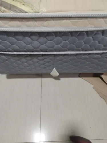 Box e colchão de solteiro
