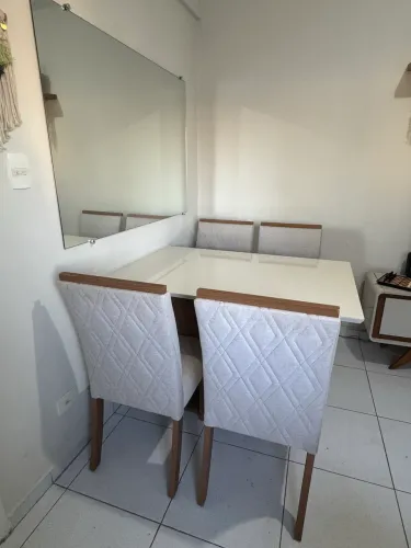 Mesa de jantar 4 cadeiras