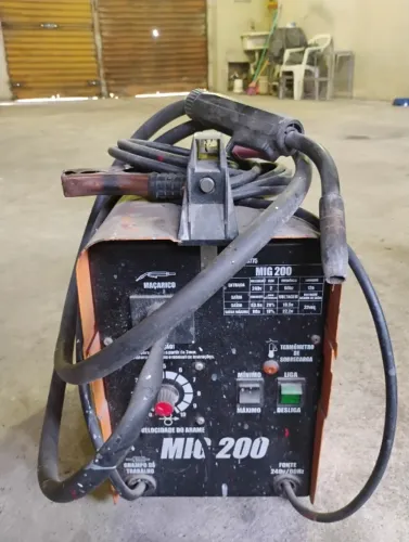 Máquina de solda MIG 200