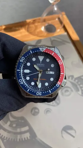 Relógio Seiko SKX009 em EXCELENTE estado, pulseira Jubilee assinada original completa!