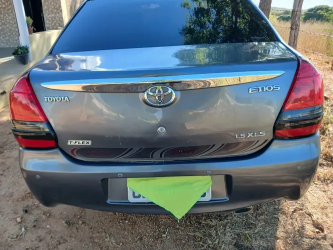 Toyota Etios XLS Sedan 1.5 Flex 16V 4P Mec. 2013