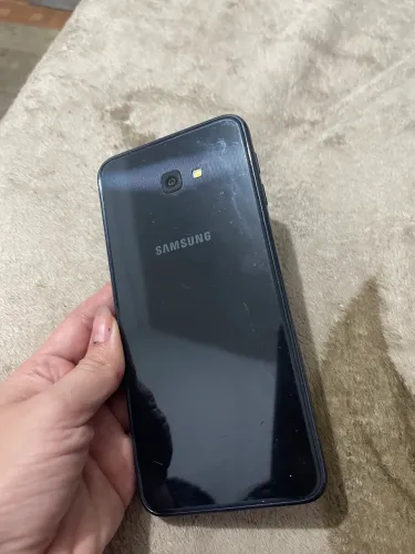 Celular galaxy J4 plus 