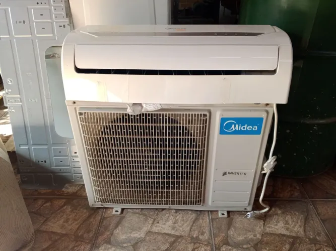 Ar condicionado midea-9 mil btus-220V
