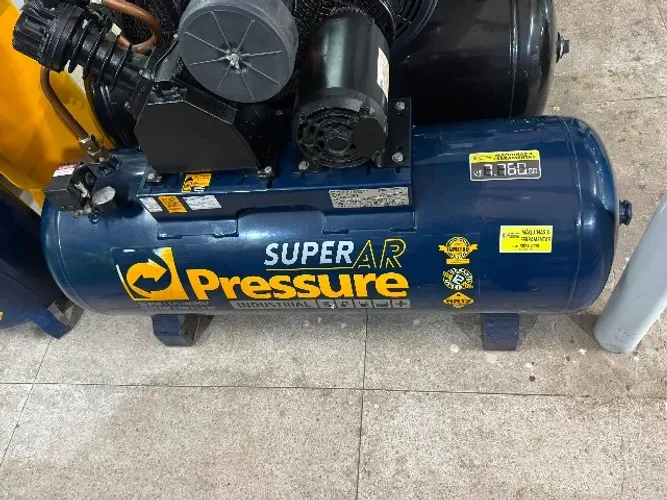 Compressor de Ar Industrial Pressure da Linha Super Ar 20 PCM com reservatório de 200 Litr