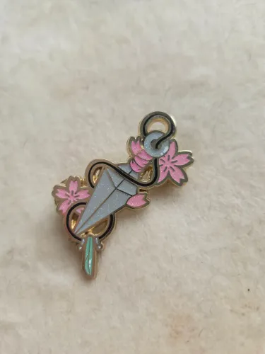 Enamel pin naruto shuriken nattycatpins