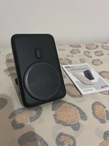 Carregador portátil por indução 10.000 mah com suporte dobrável geonav