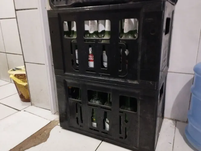 Vendo garrafeiras completa de 600ml. (Vazias)