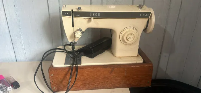 Máquina de costura singer novo modelo em aço reta e zig zag  