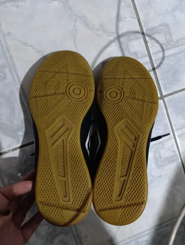 Vendo tênis de futsal umbro N39 /40