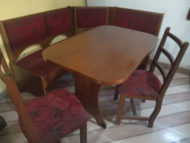 Mesa com Baú 