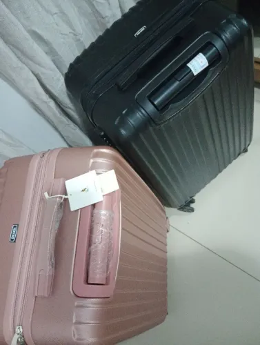Vendo 2 malas 23 kg novas.