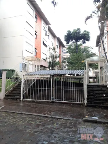Vende apartamento Jardim Planalto Porto Alegre, todo reformado, próximo a Av. Adda de Masc