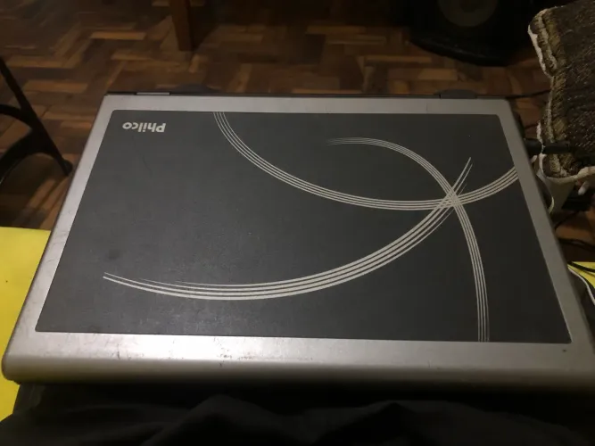 Notebook Philco Phn1 4003 pra peças , não liga 